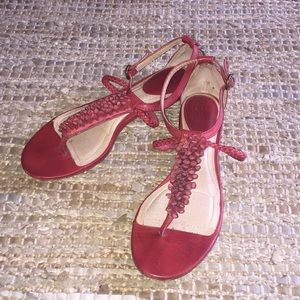 Frye Red Laurel Flower T Strap Sandal sz 9